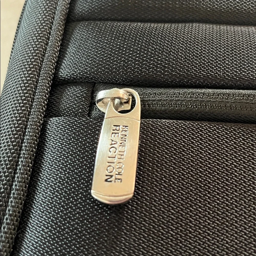 Kenneth Cole Reaction R-TECH  Laptop computer case fits up to 17.3” laptop new